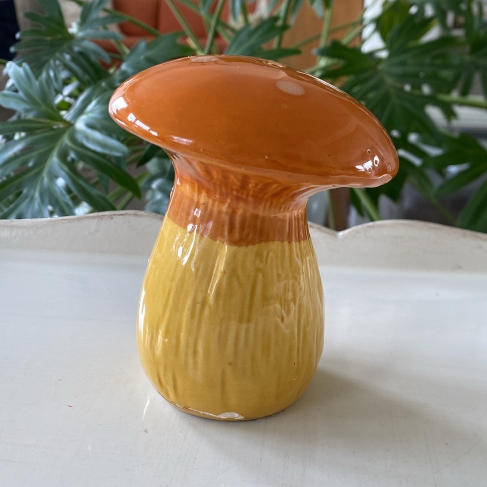 Vintage Jumbo Mushroom Salt Shaker - Picture 10 of 11